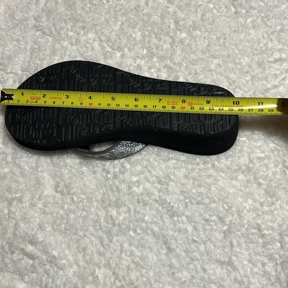 Teva “Mush” Wedge 2” heel Gray straps with silver stitching - Picture 4 of 8